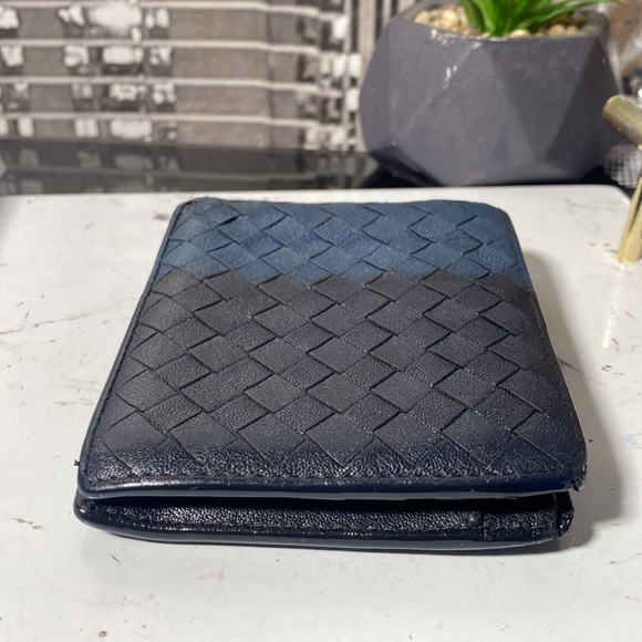 Authentic BOTTEGA VENETA Wallet - Picture 12 of 13